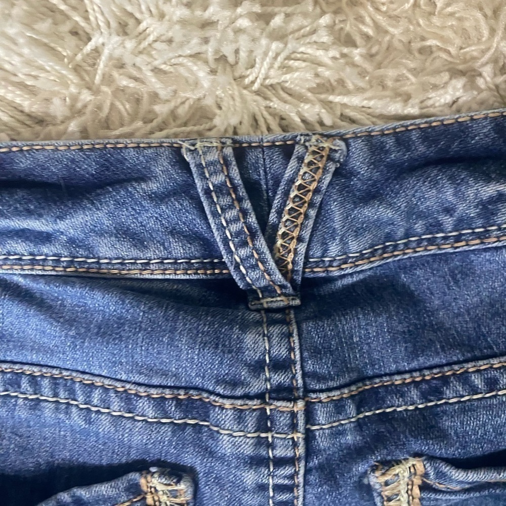 Maurices Women's Cropped Capri Vintage Y2K Jeans Denim Embroidered Size 1/2 - Picture 6 of 7
